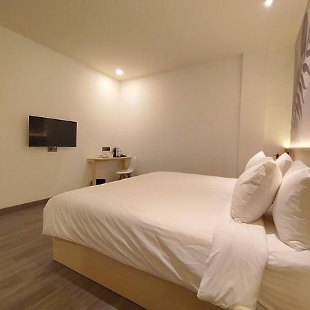 True Blue Hotel Menteng Jakarta Exterior photo