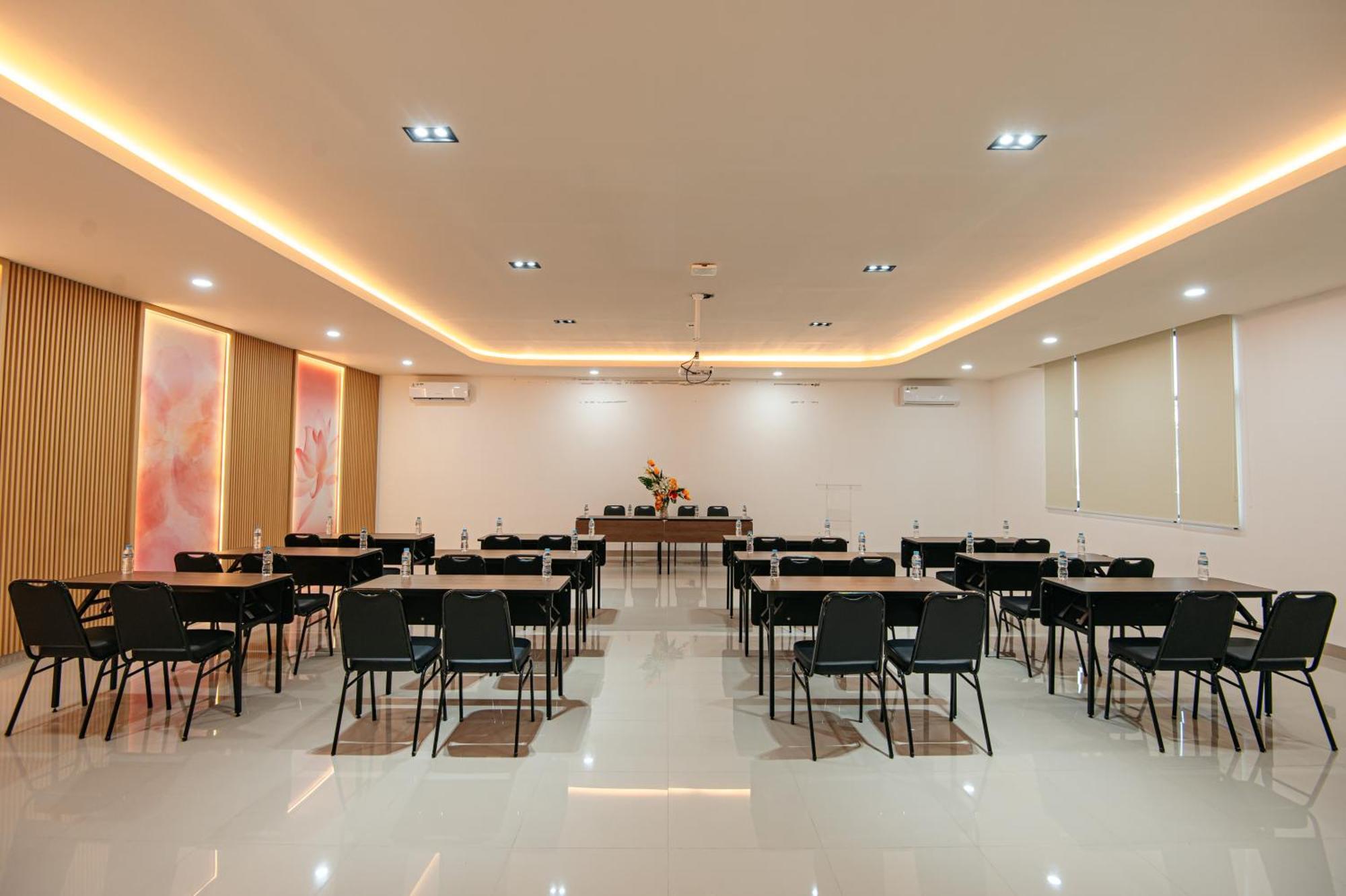 True Blue Hotel Menteng Jakarta Exterior photo